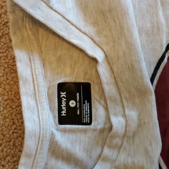 2 Hurley long sleeve shirts - Picture 4 of 4